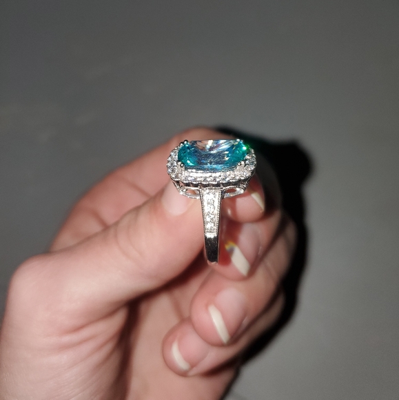 Ring - Picture 2 of 4